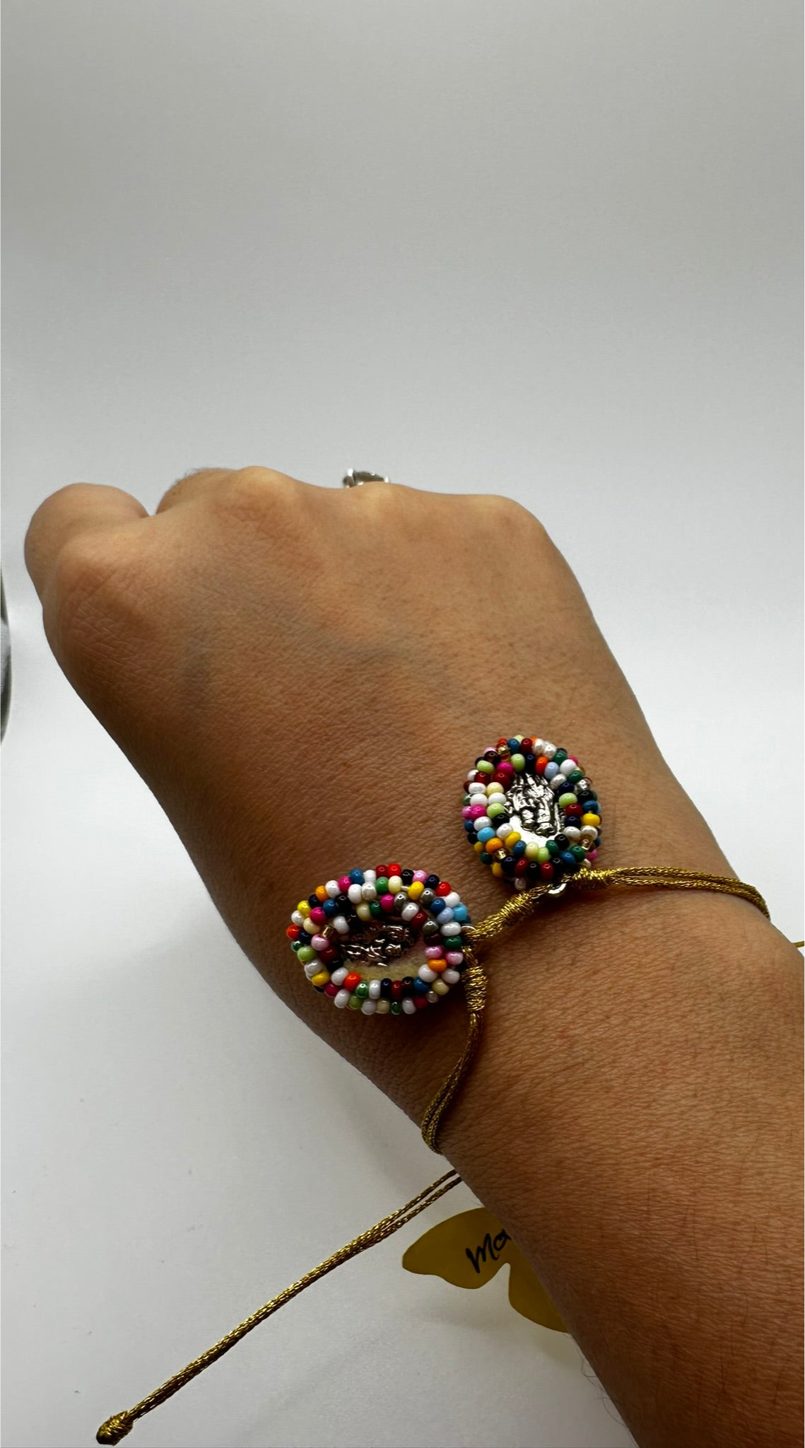 Pulsera de Hilo con Medalla